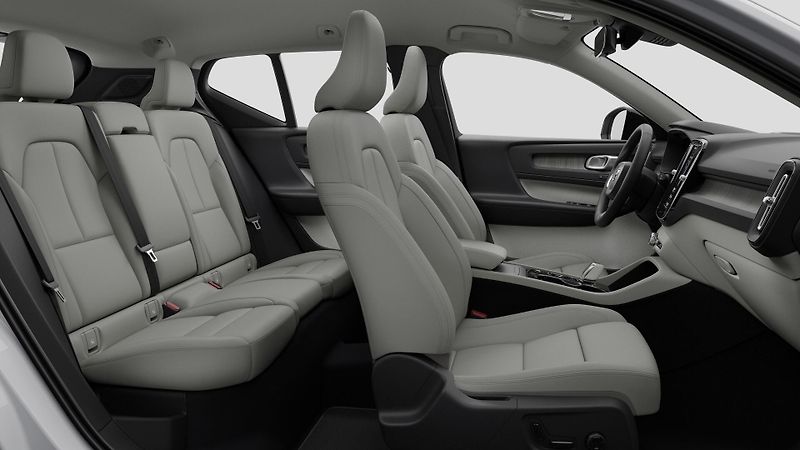 Volvo XC40 (2026) B3 AUT DARK PLUS - fotka 4 z 10