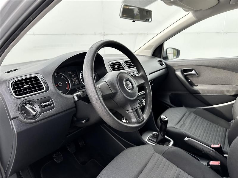 Volkswagen Polo 1,6 TDi Klimatizace serviska - fotka 13 z 35