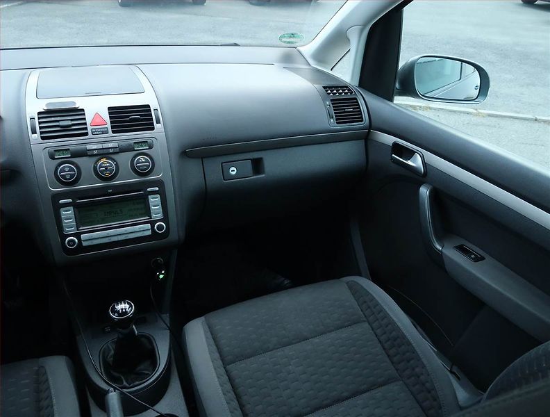 Volkswagen Touran (2007) Trendline 1.9 TDI, 7 míst - fotka 8 z 16