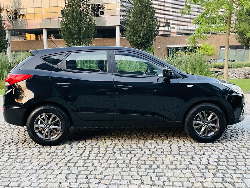 Hyundai ix35 2.0i AUTOMAT VYHŘEV TAŽNÉ - fotka 12 z 43