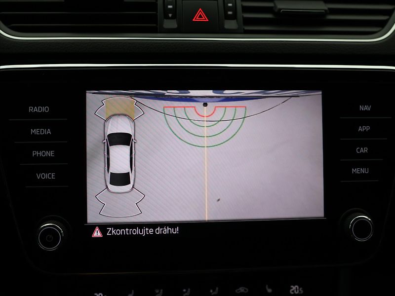 Škoda Superb 2,0 TDI Virtual Matrix Webasto - fotka 23 z 33