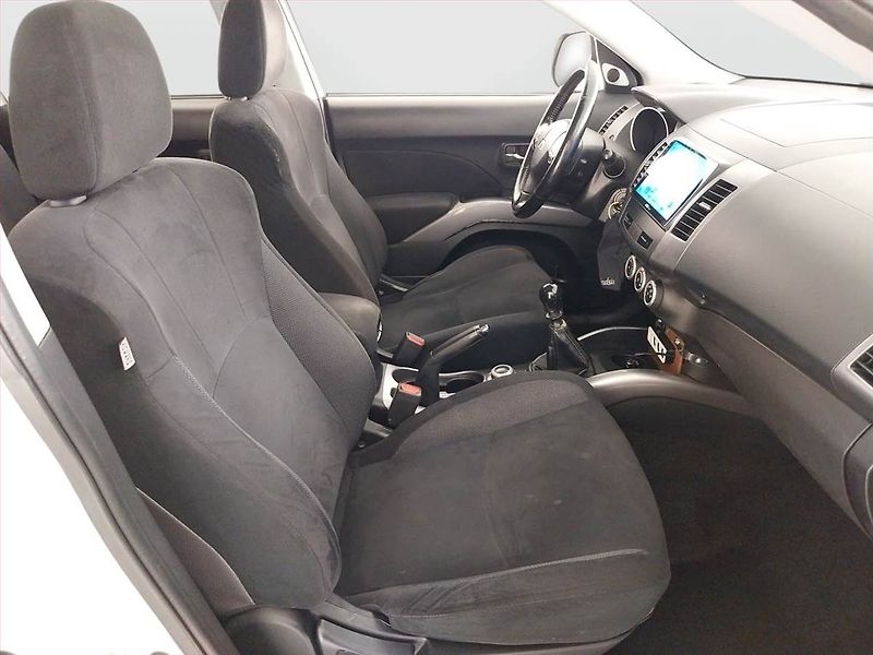 Mitsubishi Outlander (2007) 2.0 DI-D, 4X4, 7 míst - fotka 9 z 20