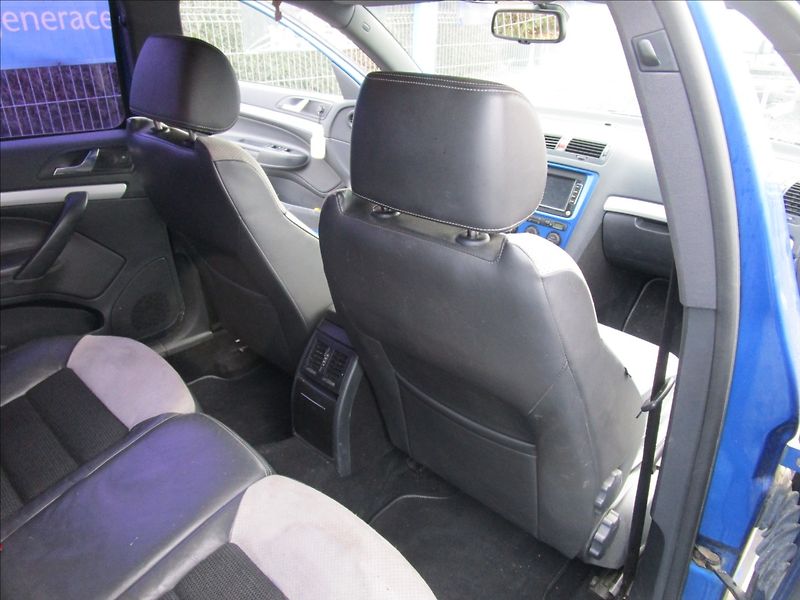Škoda Octavia Combi 2.0TDi RS, aut. Klima - fotka 21 z 40