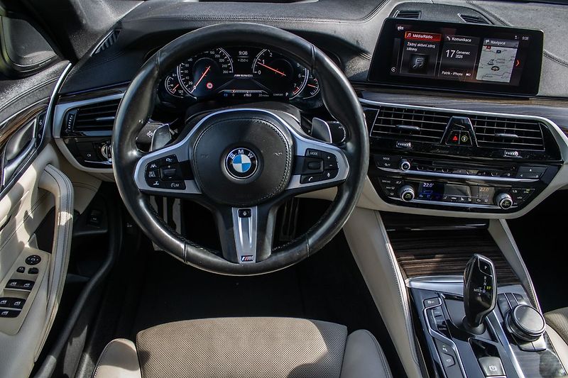 BMW Řada 5 - fotka 14 z 28