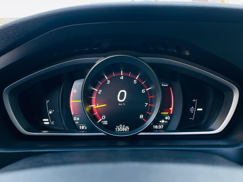 Volvo V40 2.0i MANUÁL KAMERA SERVISKA - fotka 43 z 45