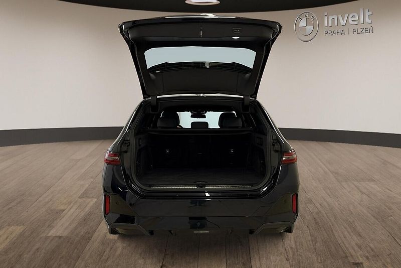 BMW Řada 5 540d xDrive Touring - fotka 4 z 13