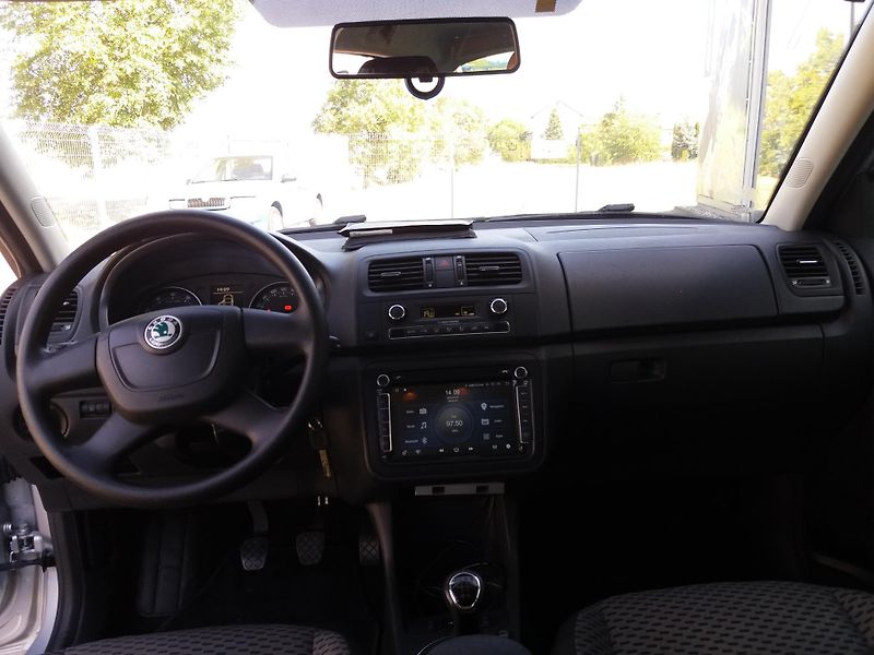 Škoda Fabia 1.2TSi,DIG.KLIMA,VÝHŘEV.SEDAD! - fotka 17 z 29