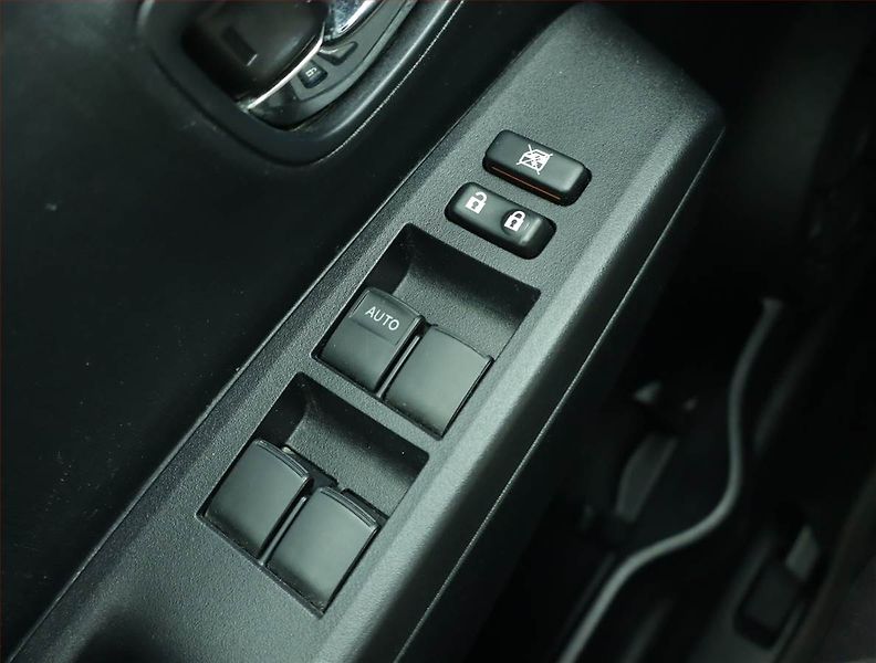 Toyota Yaris (2012) 1.5 Hybrid, Automat, Navi - fotka 17 z 17