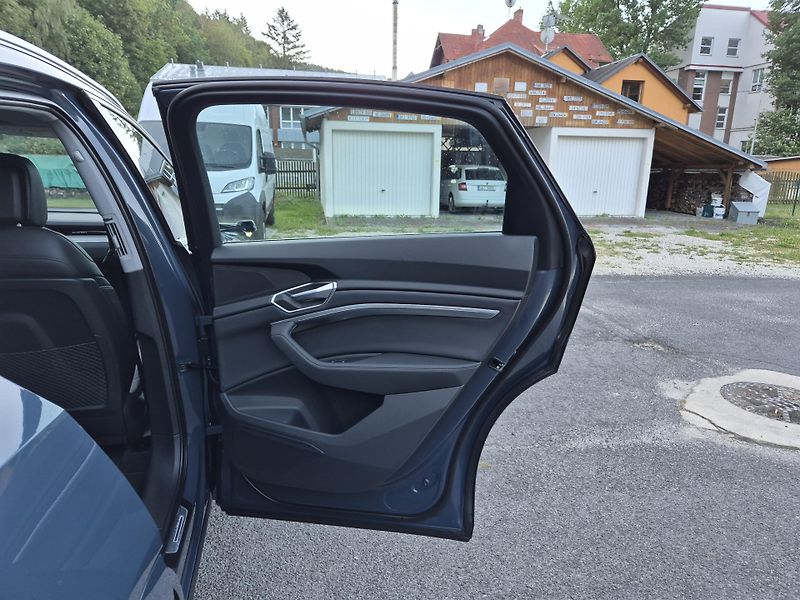 Audi e-tron SPORTBACK 300kw SOH 97,2% - fotka 36 z 45