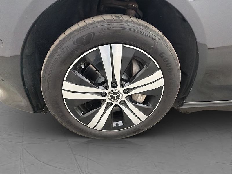 Mercedes-Benz Třídy C 300e Kamera Tažné - fotka 32 z 35