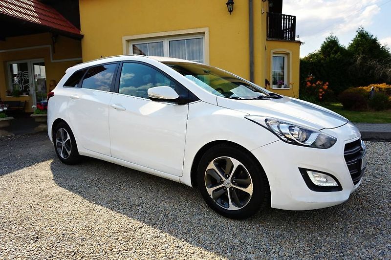 Hyundai i30 (2016) CZECH GO! 1,6 GDI 99 kW - fotka 2 z 44
