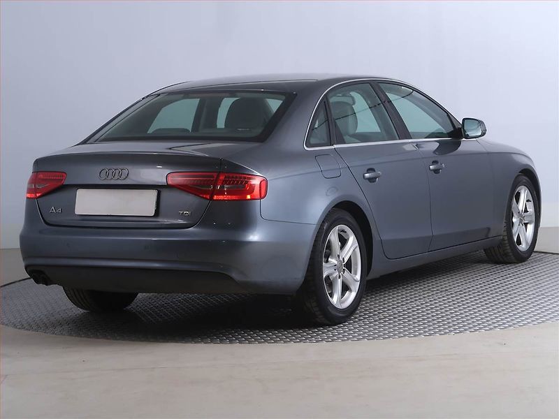 Audi A4 (2013) 2.0 TDI, Bi-Xenony, Tempomat - fotka 5 z 19