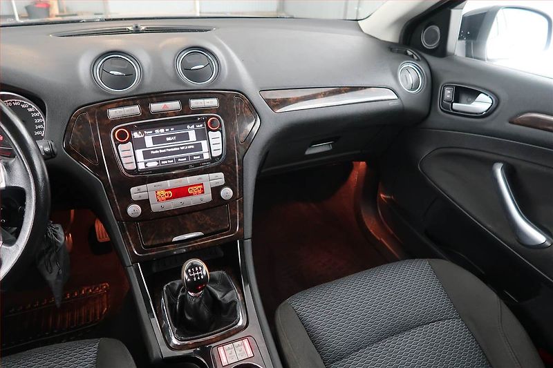 Ford Mondeo (2009) 2.0 TDCi, Navi, Tempomat - fotka 8 z 22