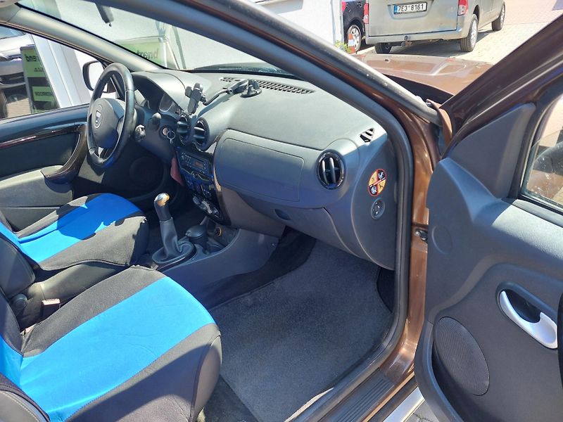 Dacia Duster (2011) 1.6i-16V - fotka 19 z 32