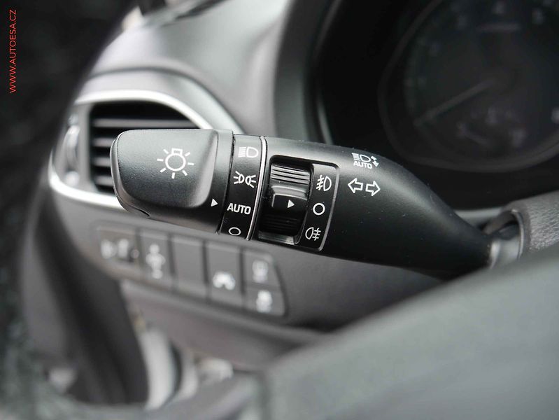 Hyundai i30 (2019) 1.4 T-GDi, ČR, AC, temp. - fotka 17 z 21