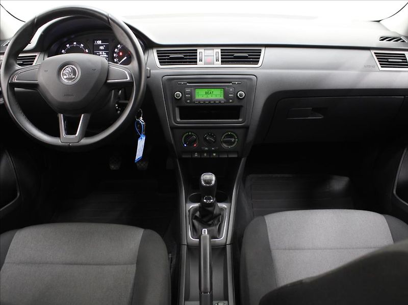 Škoda Rapid 1,2 TSi 63kW 1.maj.ČR 44100km! - fotka 8 z 22