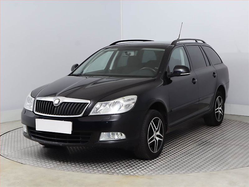 Škoda Octavia (2010) 1.6 TDI, Xenony, Tempomat - fotka 2 z 15