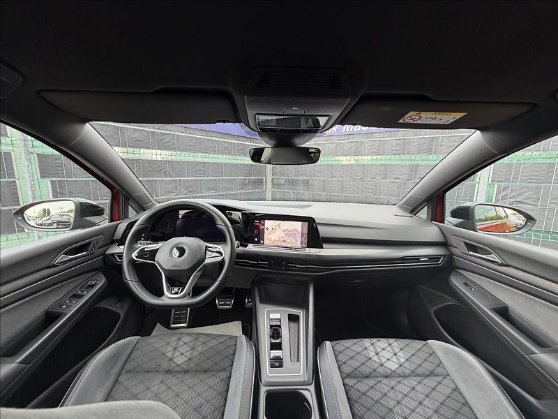 Volkswagen Golf VIII 1.5 TSI R-Line DSG - fotka 8 z 23