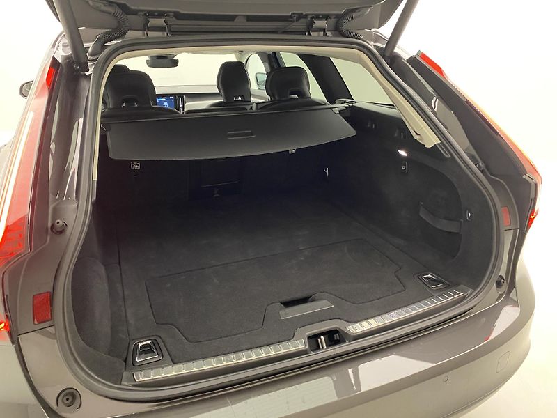 Volvo V90 T6 AWD PLUG-IN PLUS DARK TAŽNÉ - fotka 6 z 53