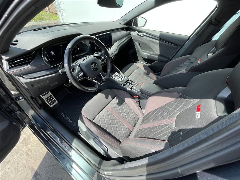 Škoda Octavia 2,0 TDI 4x4 DSG Combi RS TAŽNÉ - fotka 5 z 22