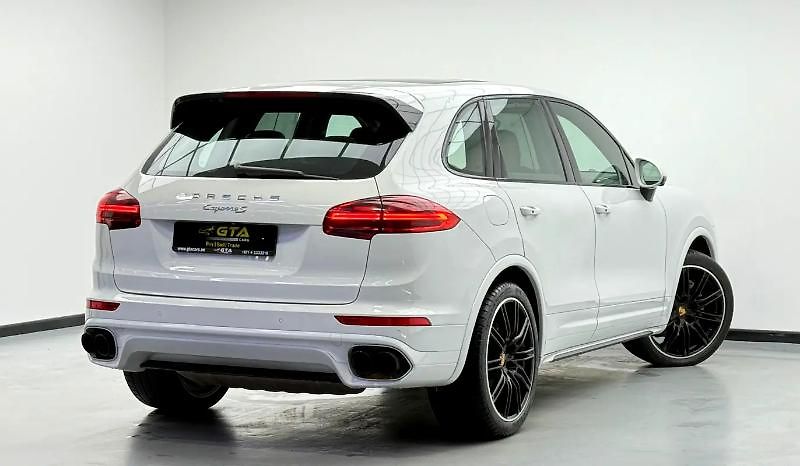 Porsche Cayenne (2016) Výkonná verze S - fotka 4 z 18