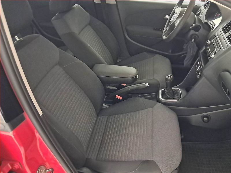 Volkswagen Polo (2010) 1.2 12V - fotka 9 z 17