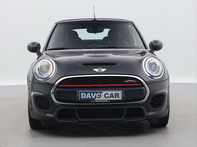 Mini Cooper 2,0 i JCW 170kW Cabrio Manual - fotka 2 z 39