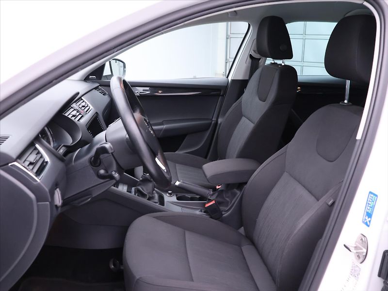 Škoda Octavia 2,0 TDI 110kW Style Webasto CZ - fotka 12 z 36