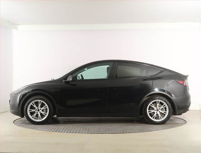 Tesla Model Y (2023) Standard LFP 64kWh, SoH 94% - fotka 3 z 31
