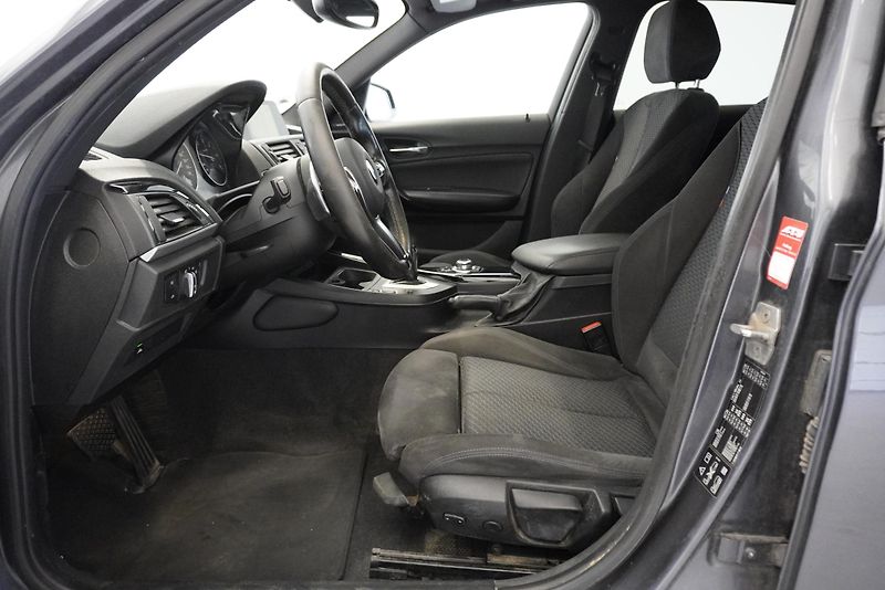 BMW Řada 1 2,0 M-SPORT XDRIVE AUT. - fotka 11 z 28