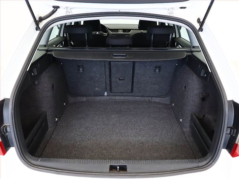 Škoda Octavia (2014) Elegance 1.6 TDI, Serv.kniha - fotka 10 z 14