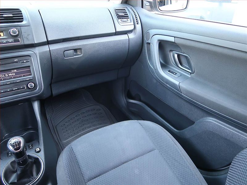 Škoda Fabia (2012) Ambiente 1.2 TSI, po STK - fotka 8 z 17