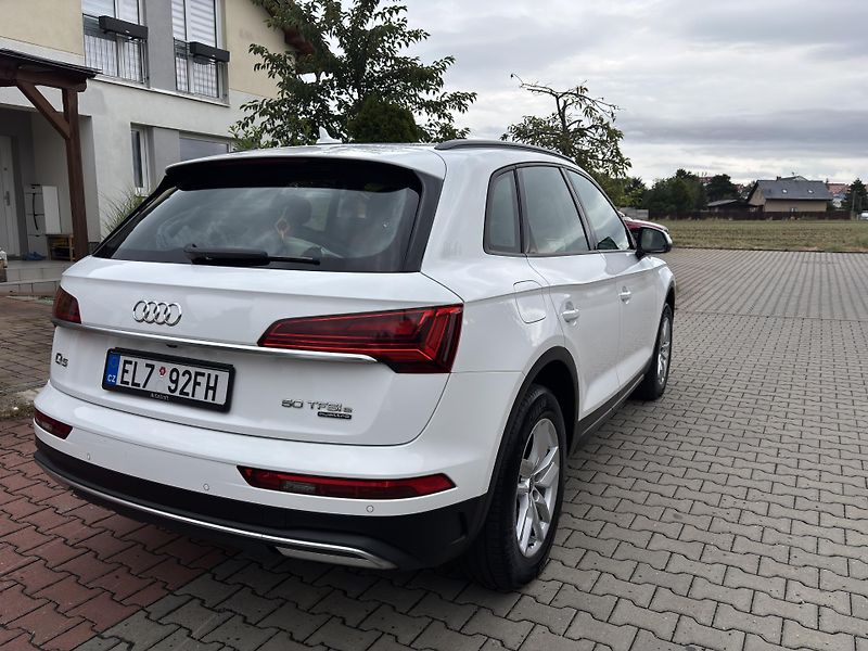 Audi Q5 (2023) 2.0 55TFSI e 220kW 4x4 - fotka 6 z 25
