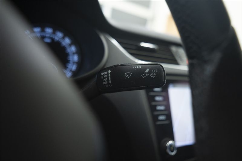 Škoda Octavia 2,0 TDI NAVI KEYLESS VÝHŘEV ČR - fotka 23 z 41