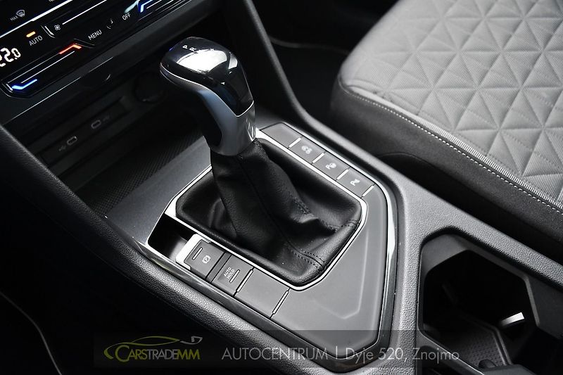 Volkswagen Tiguan 2.0TDi DSG NAVI TAŽNÉ ČR 1.M - fotka 32 z 53