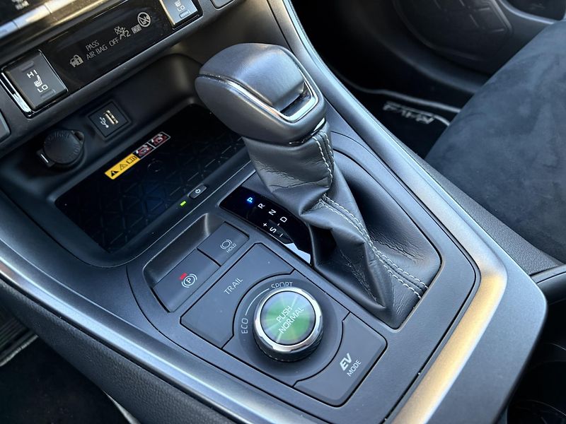 Toyota RAV4 2.5 HSD e-CVT AWD GR-Sport - fotka 23 z 25