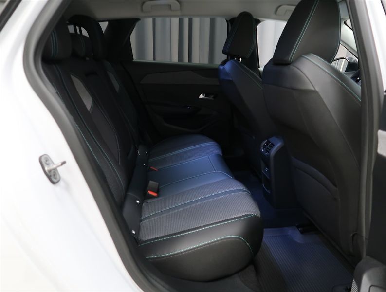 Peugeot 308 1,2 PT AT ALLURE NAVI KAMERA - fotka 35 z 37