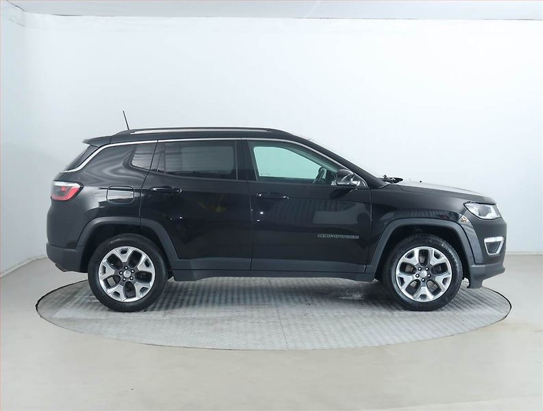 Jeep Compass (2019) 1.4 MultiAir, 4X4, Automat - fotka 6 z 21