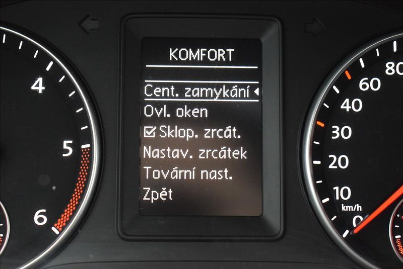 Volkswagen Touran 1,6 TDi, 7-míst,NAVI,1.maj., - fotka 22 z 29