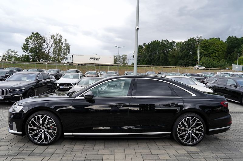 Audi S8 4.0 TFSI Quattro/B&O/Matrix/57 - fotka 3 z 48