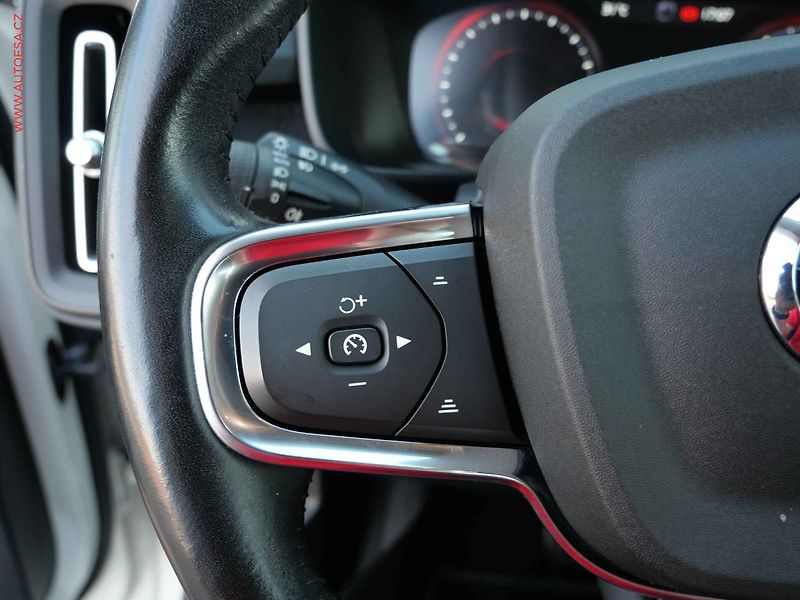 Volvo XC40 (2021) 1.5T, 1.maj,ČR, Momentum, AT - fotka 12 z 28