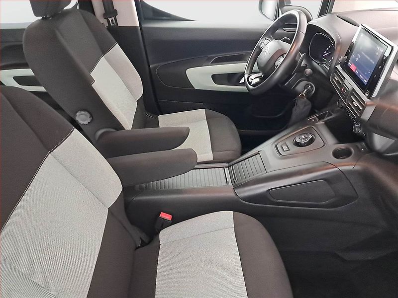 Citroën Berlingo (2020) Feel 1.2 PureTech, 5Míst, ČR - fotka 9 z 16