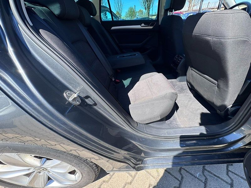 Volkswagen Passat (2015) B8 DSG 2,0 110KW ROZV. BEZ ADB - fotka 35 z 50