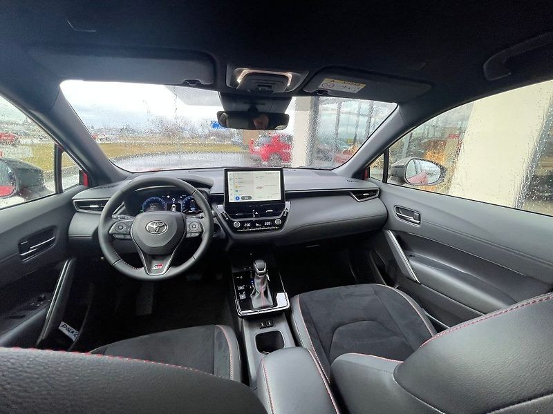 Toyota Corolla Cross 2.0 Hybrid FWD GR SPORT - fotka 22 z 29
