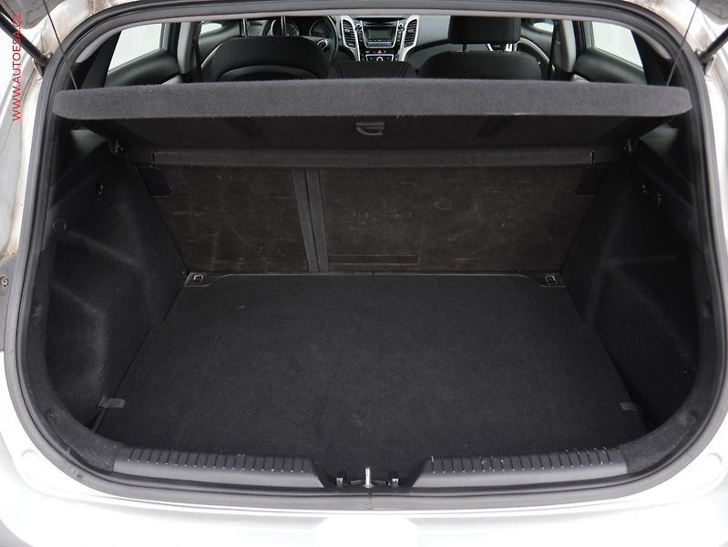 Hyundai i30 (2012) 1.4 i, ČR, AC - fotka 8 z 16