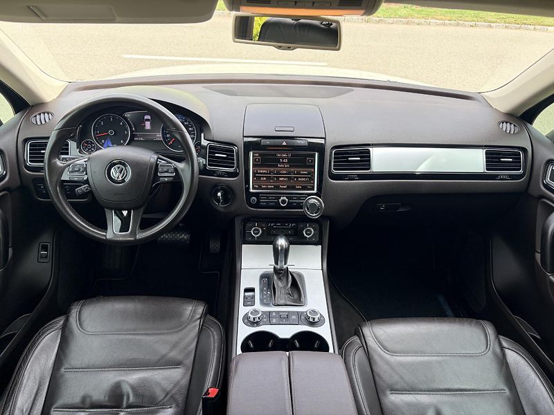 Volkswagen Touareg 3.0TDI V6 DSG 4x4 VZDUCH - fotka 24 z 56
