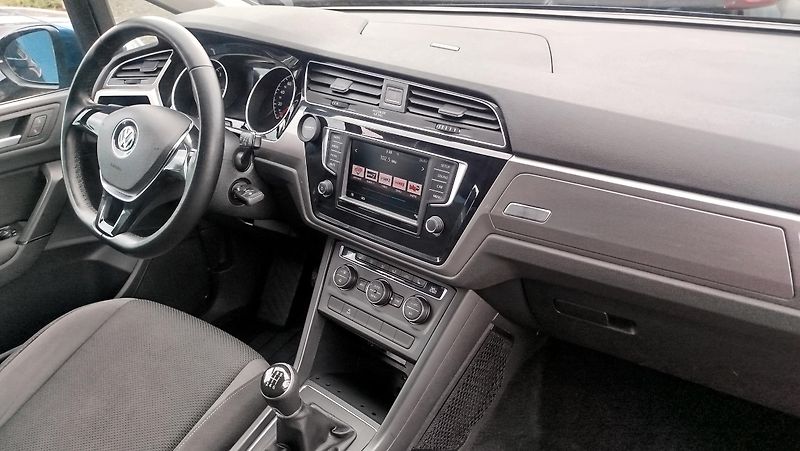 Volkswagen Touran (2016) 1.4 tsi  110 kw   7 míst - fotka 15 z 34