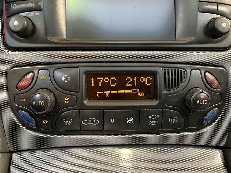 Mercedes-Benz CLK (2002) 3.2 i 320, AT, xenon, navi - fotka 13 z 14