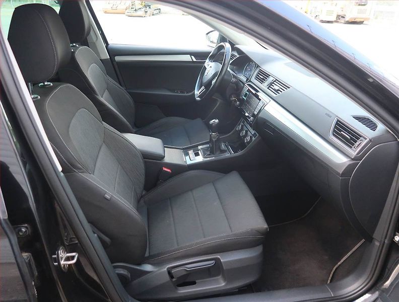 Škoda Superb (2016) 2.0 TDI, Navi, Bi-Xenony - fotka 9 z 22