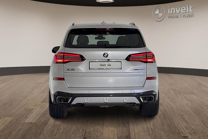 BMW X5 xDrive30d - fotka 4 z 30
